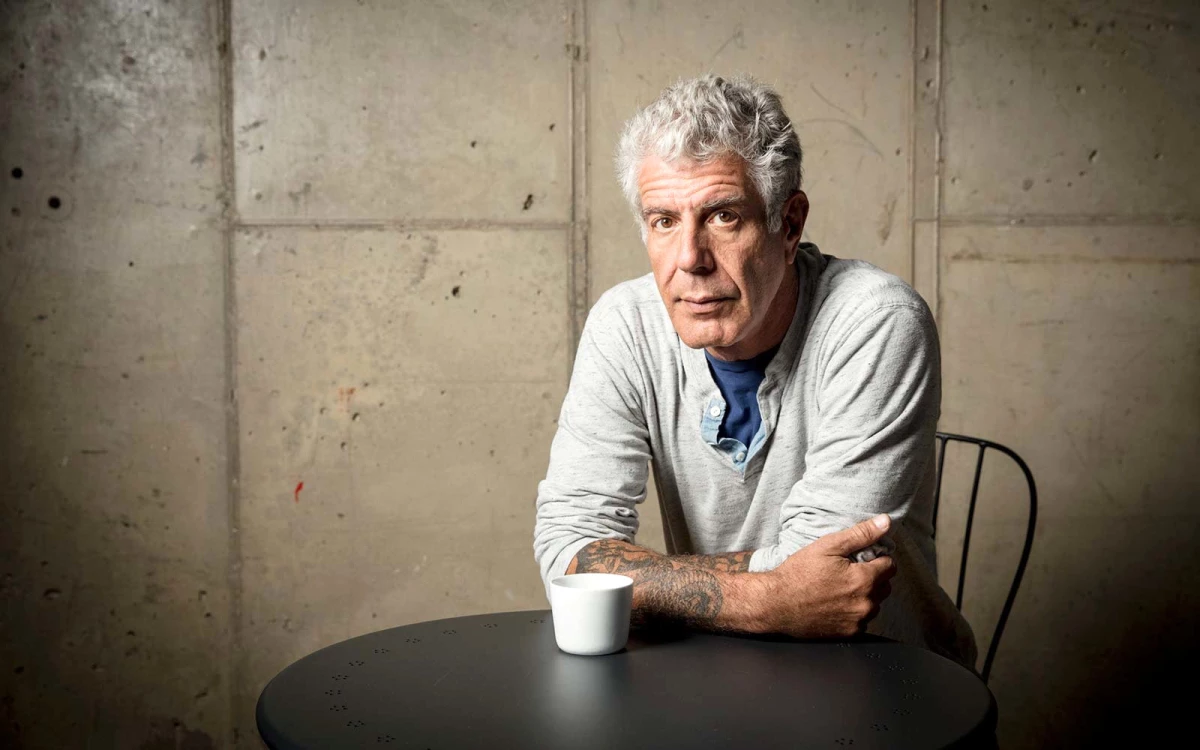 Dünyaca Ünlü Şef Anthony Bourdain, Bornoz Kemeriyle Kendisini Asarak İntihar Etmiş