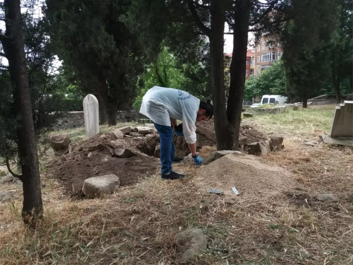 Edirne\'de Mezarları Kazan 4 Kişi Gözaltına Alındı