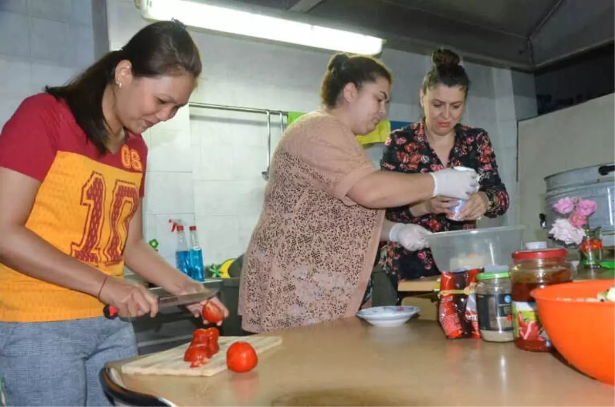 Filipinli Gelin" Türk Yemeklerini Öğreniyor