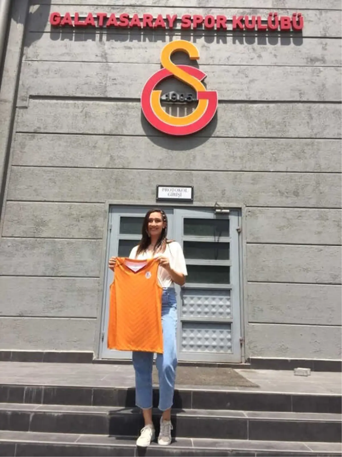 Galatasaray, Hande Baladın\'ı Kiraladı