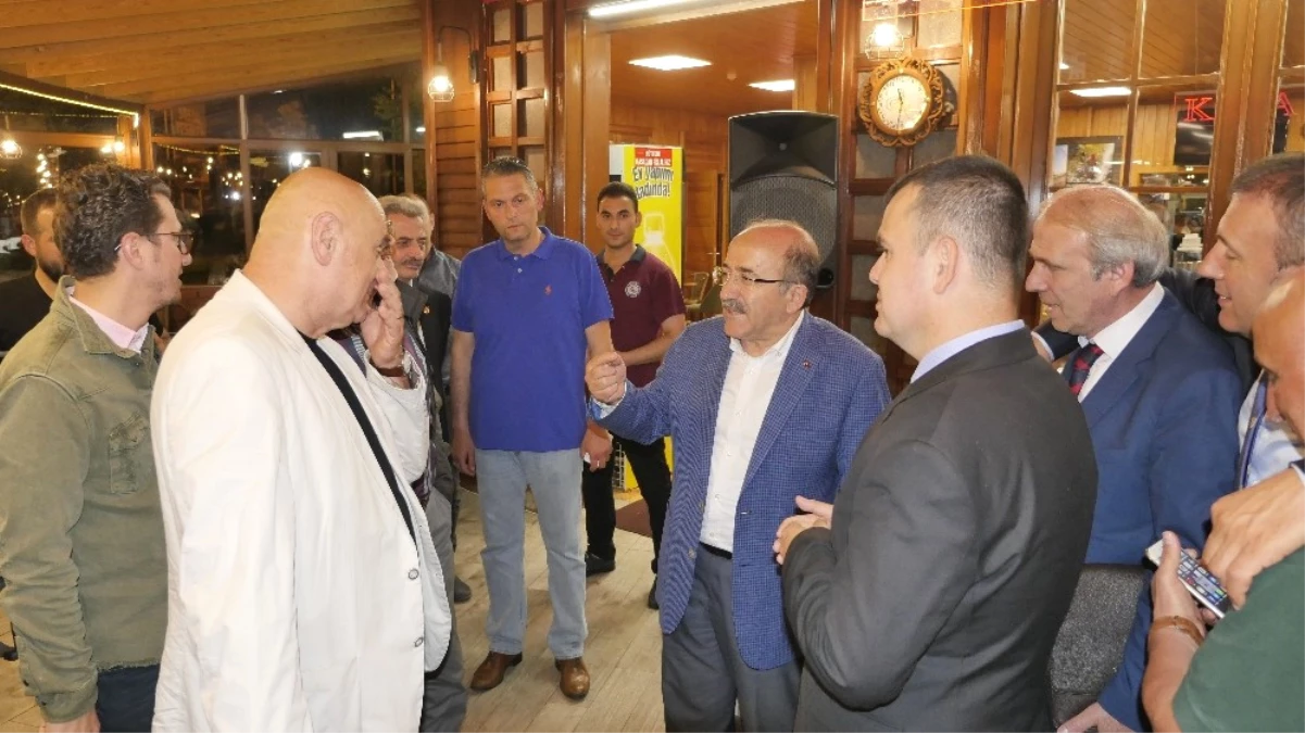 Gümrükçüoğlu Gazetecilerle Sohbet Toplantısı Gerçekleştirdi