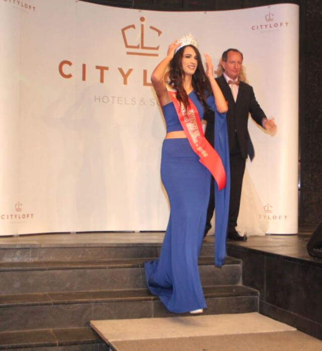 Güzellik Kraliçesi Sibel Demiralp, İş Adamlarına Şantajdan Tutuklandı