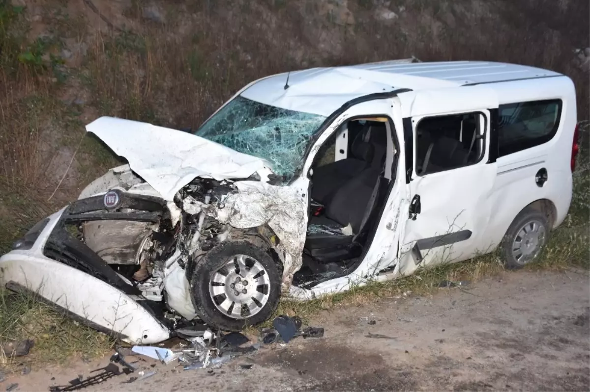 İftara Yetişmek İsterken Kaza Yaptılar: 6 Yaralı