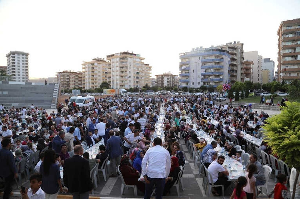 Kardeşlik Sofrası Bu Kez Karaköprü\'de Kuruldu