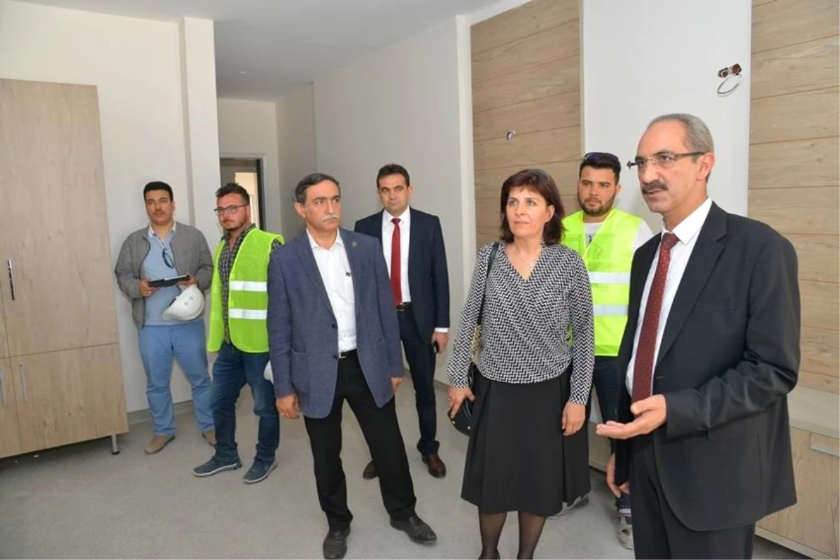 Kırşehir Aeü\'si Rektörü Karakaya, Fizik Tedavi ve Rehabilitasyon Hastanesi İnşaatında İncelemede...