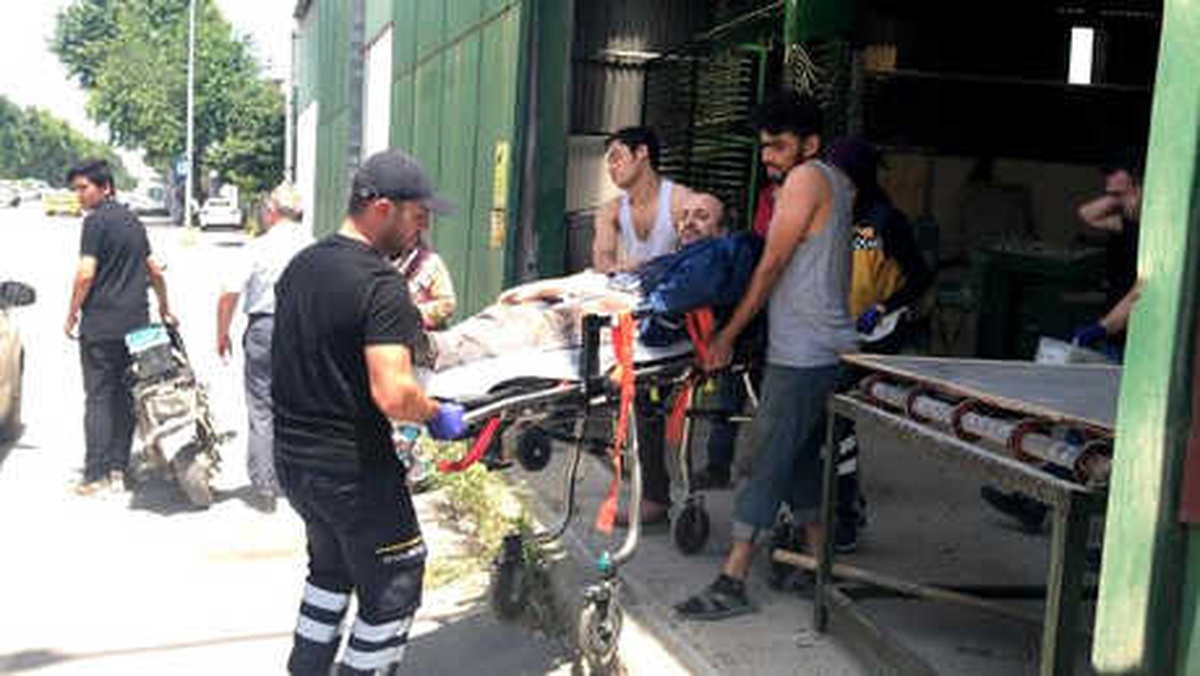 Kolunu Pres Makinesine Kaptırdı