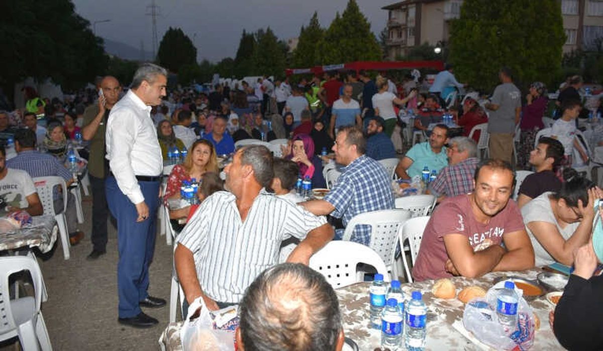 Nazilli Belediyesi\'nden 40 Bin Kişilik İftar Yemeği