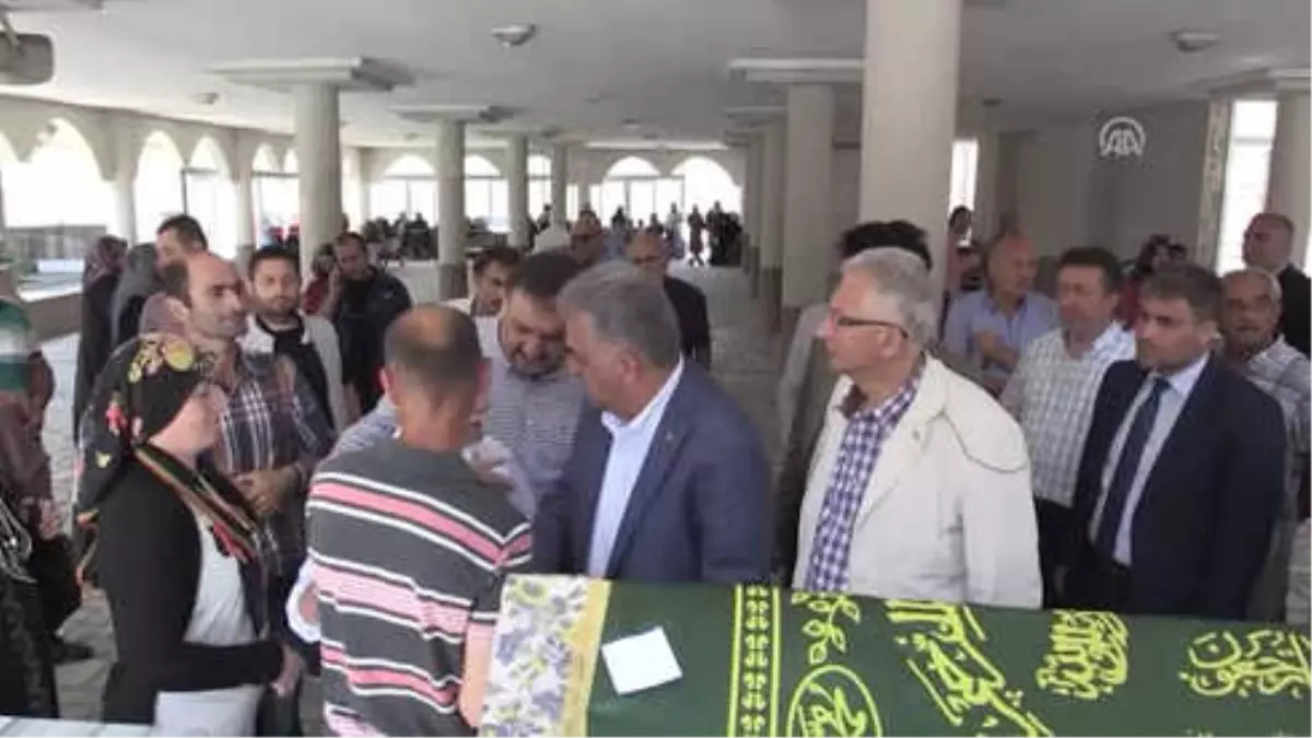 Yazıcı: "(Avusturya\'nın 7 Camiyi Kapatma Kararı) Bu, Irkçı, Şovenist Bir Uygulamadır"