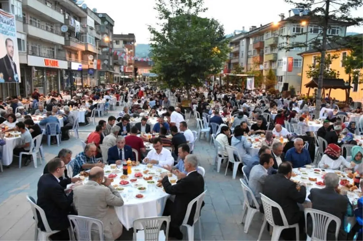 Yığılca Belediyesi İftarına Rekor Katılım