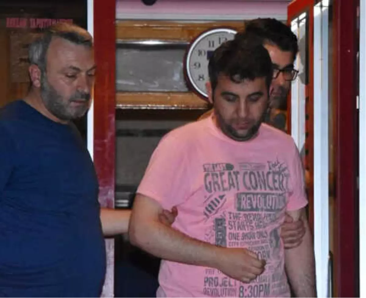 10 Gün Önce Beraat Eden Eski Yüzbaşı, \'Gaybubet Evi\'nde Yakalandı