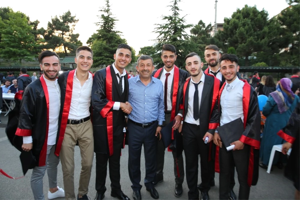 Başkan Karabacak, Mezun Olan Öğrencilerle İftar Yemeğinde Buluştu