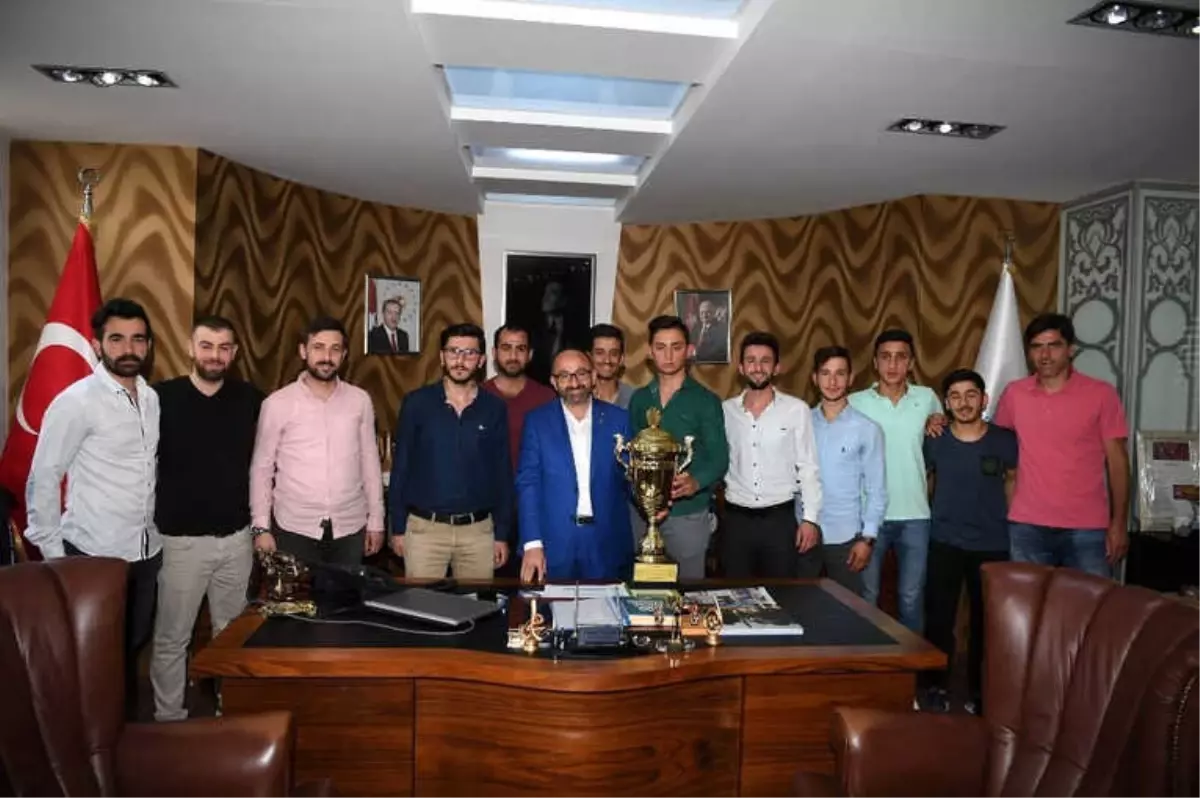 Başkan Üzülmez, Uzunçiftlikspor Kulübü\'nü Ağırladı