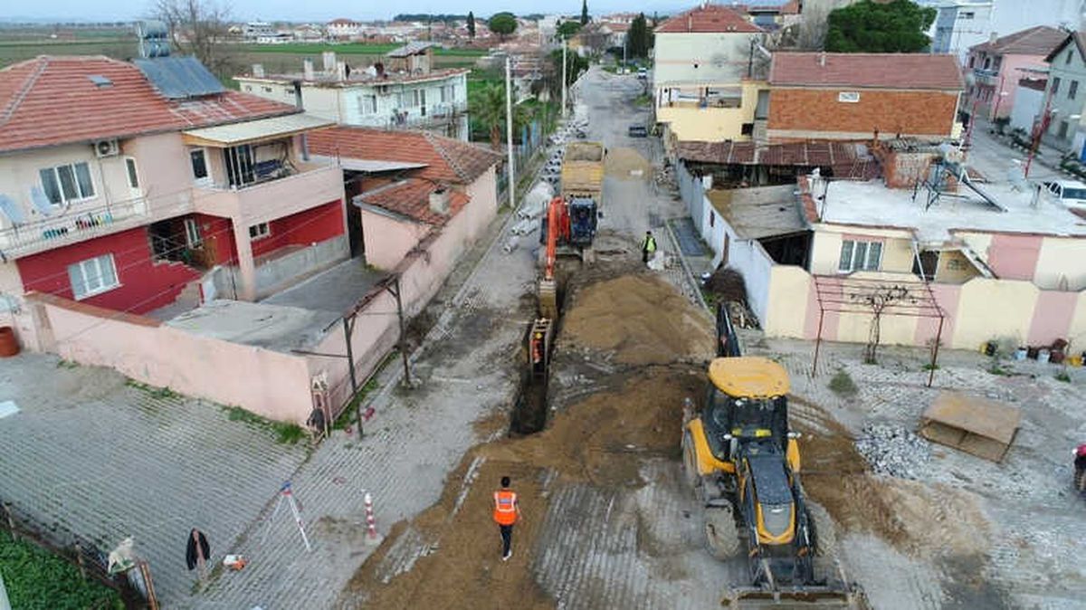 Bir Yandan Altyapı Bir Yandan Dere Temizliği