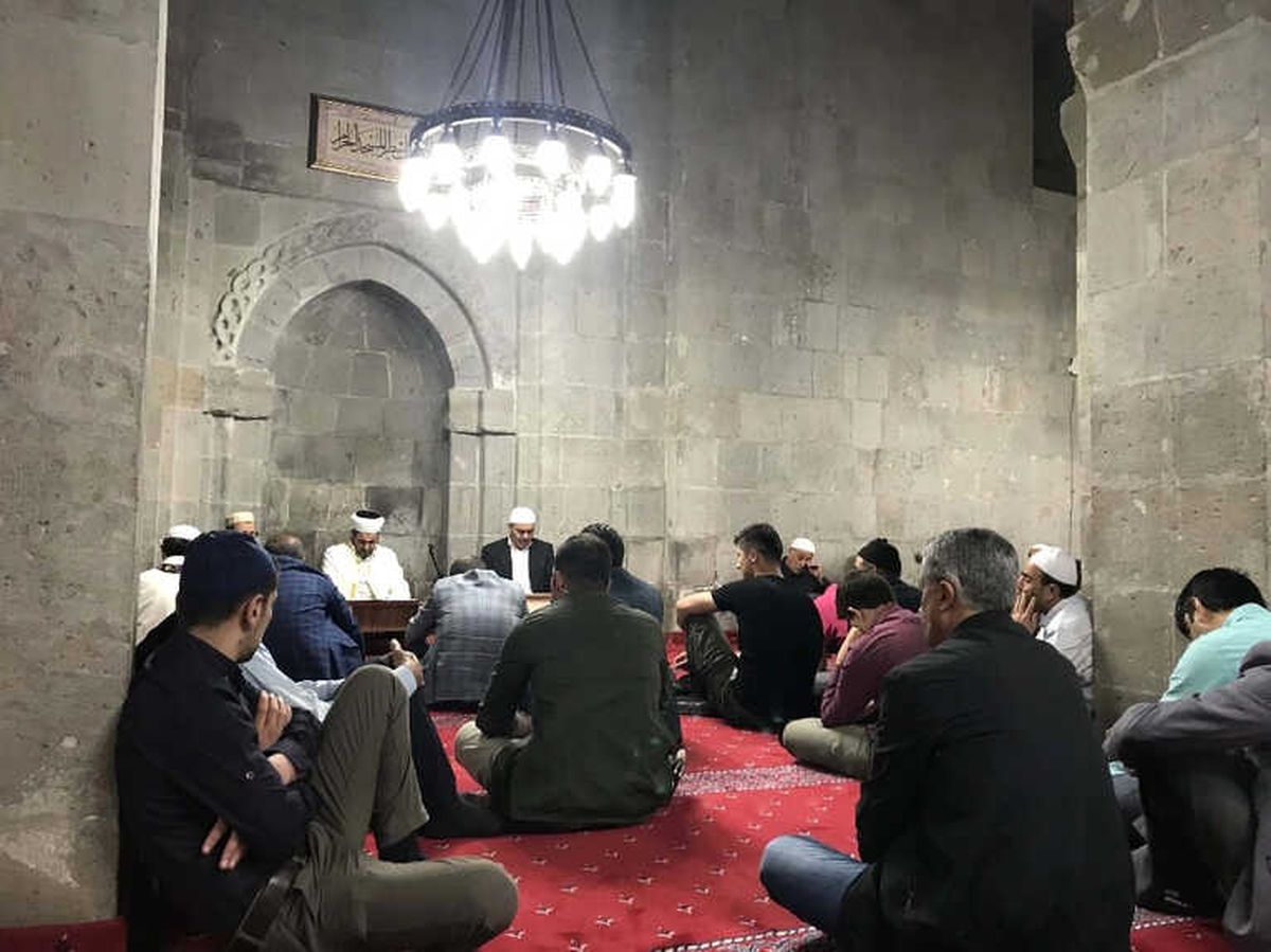 Bitlis\'te Kadir Gecesinde Vatandaşlar Camilere Akın Etti