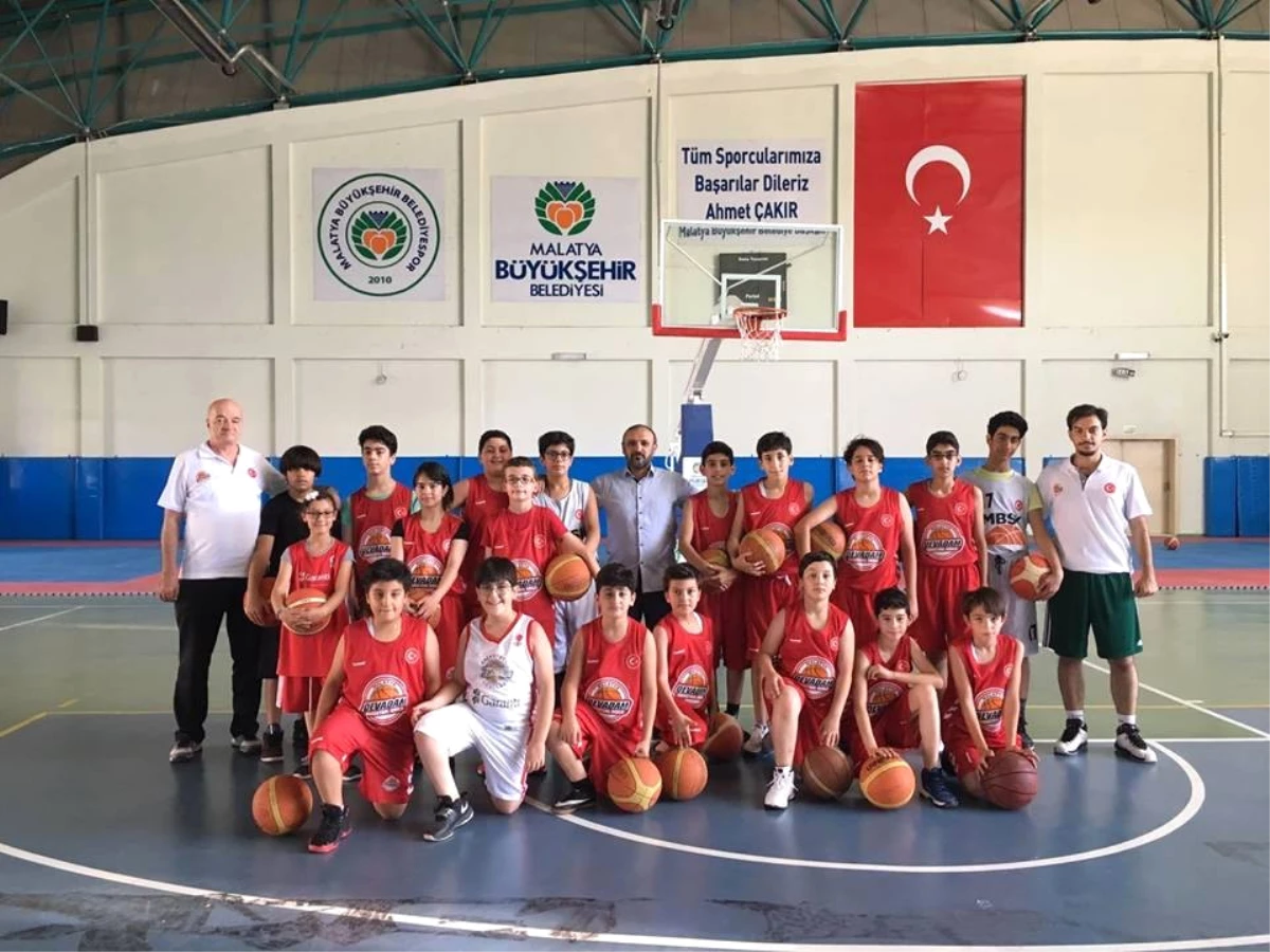 Büyükşehir Basketbolda İddialı Hazırlanıyor
