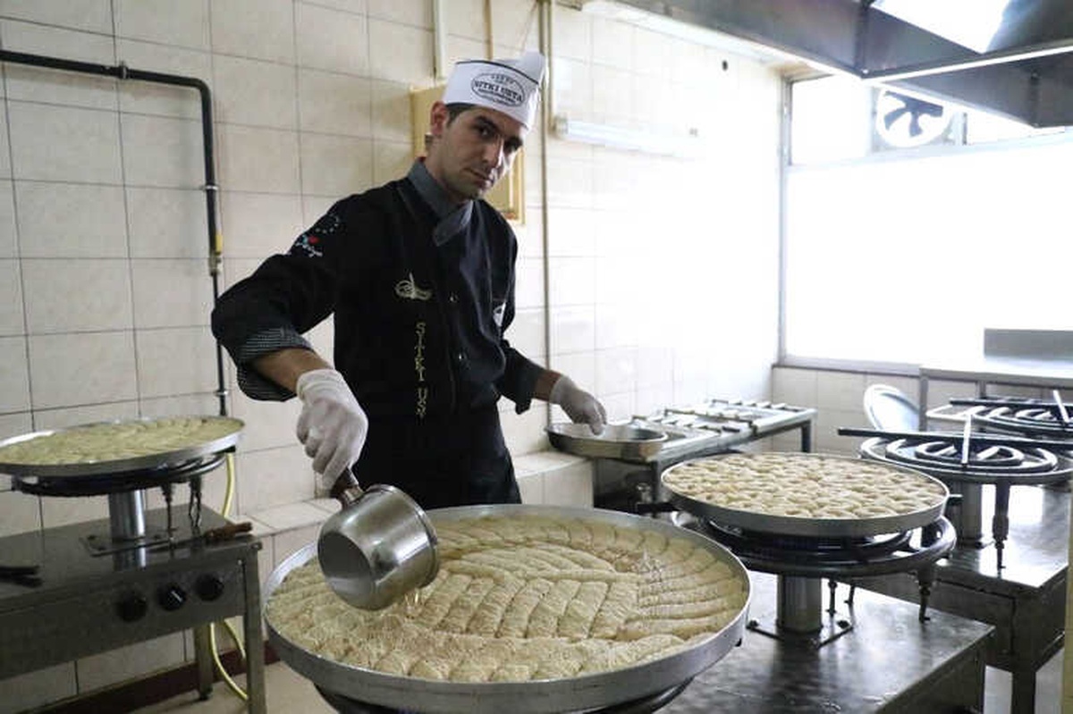 Düzeltme) Tatlıcıların Bayram Mesaisi Başladı