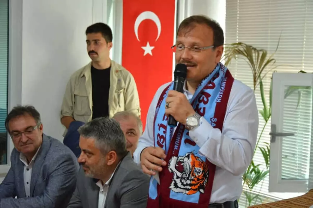 Hakan Çavuşoğlu: "Meral, Selahattin İçin Dövdüğü Dizini Kızı İçin Dövmez"