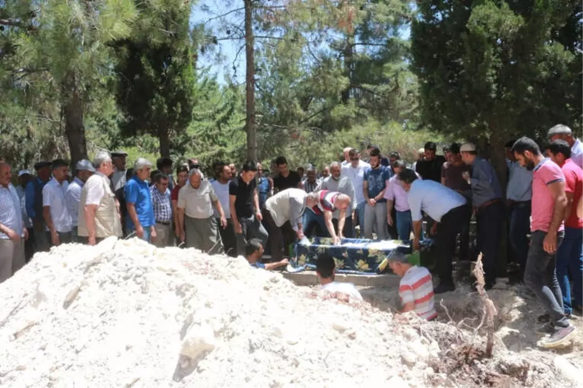 Hastanenin 5. Katından Düşen İşçi Defnedildi