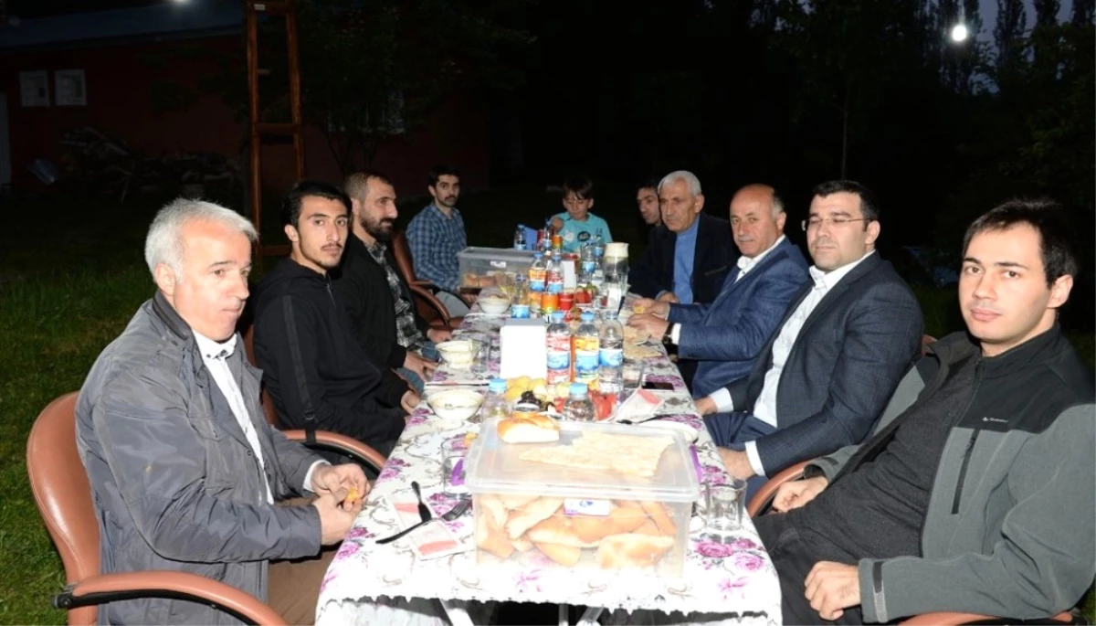 Vali Azizoğlu Şehit Aktepe\'nin Yakınlarıyla İftar Sofrasında Buluştu