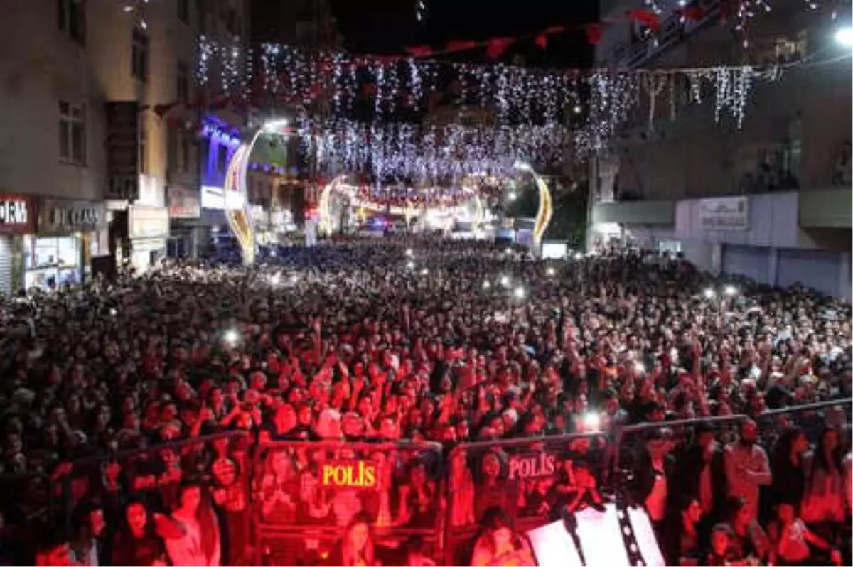 Yusuf Güney\'in Hakkari Konserinde Sürpriz Evlilik Teklifi