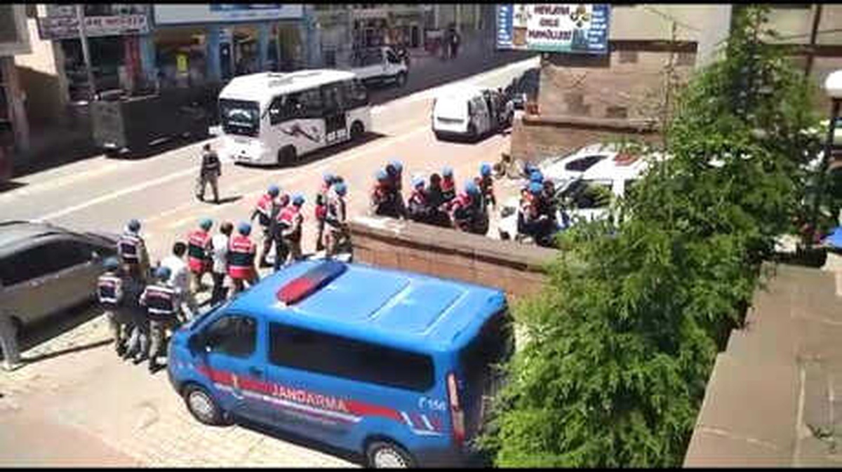 Zehir Tacirlerine Suçüstü: 8 Tutuklama
