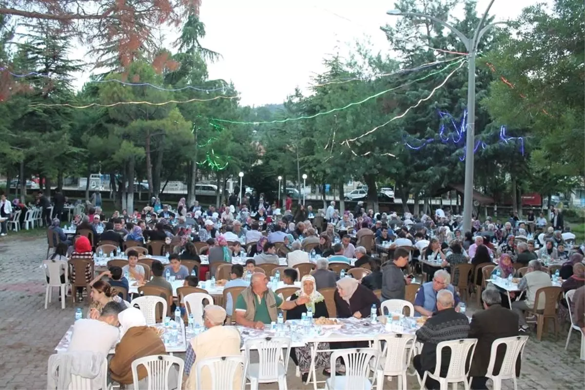 Akçaalanlılar Geleneksel İftar Yemeğinde Buluştu