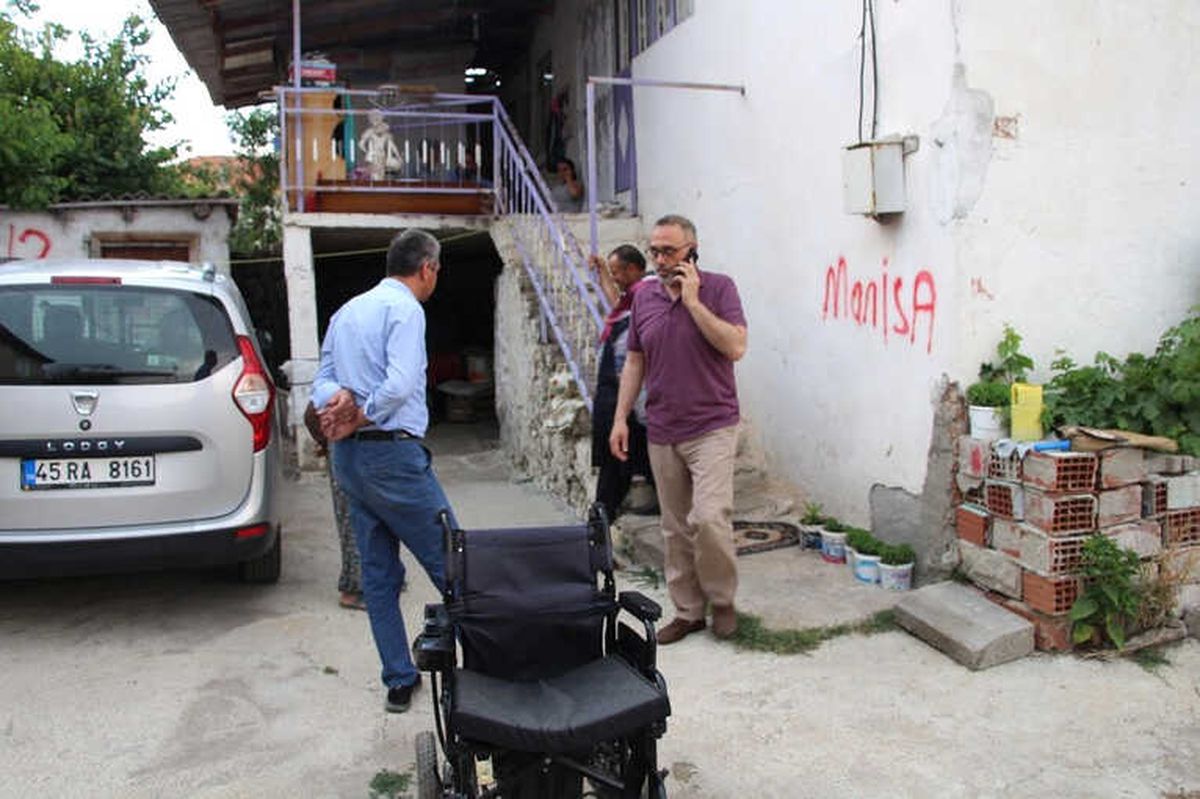 Akülü Aracı Arızalanan Gencin İmdadına Özdağ Yetişti