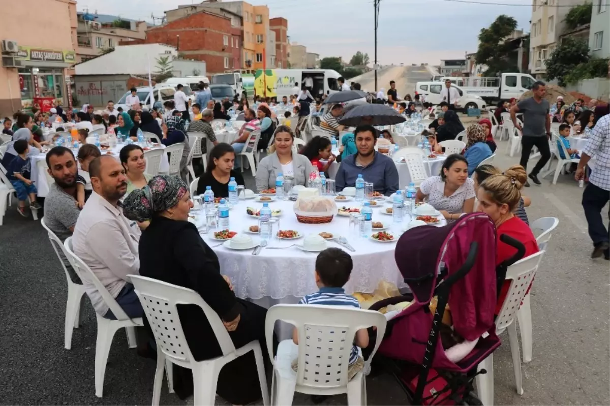 Altınova Mahallesi\'nde İftar Coşkusu