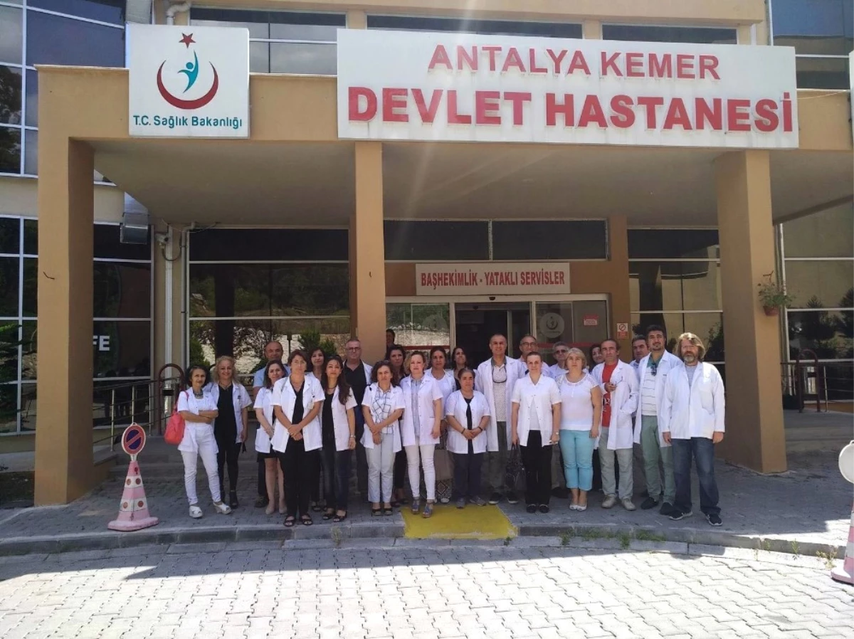 Antalya\'da Hekimlerden Darp Edilen Hekime Destek