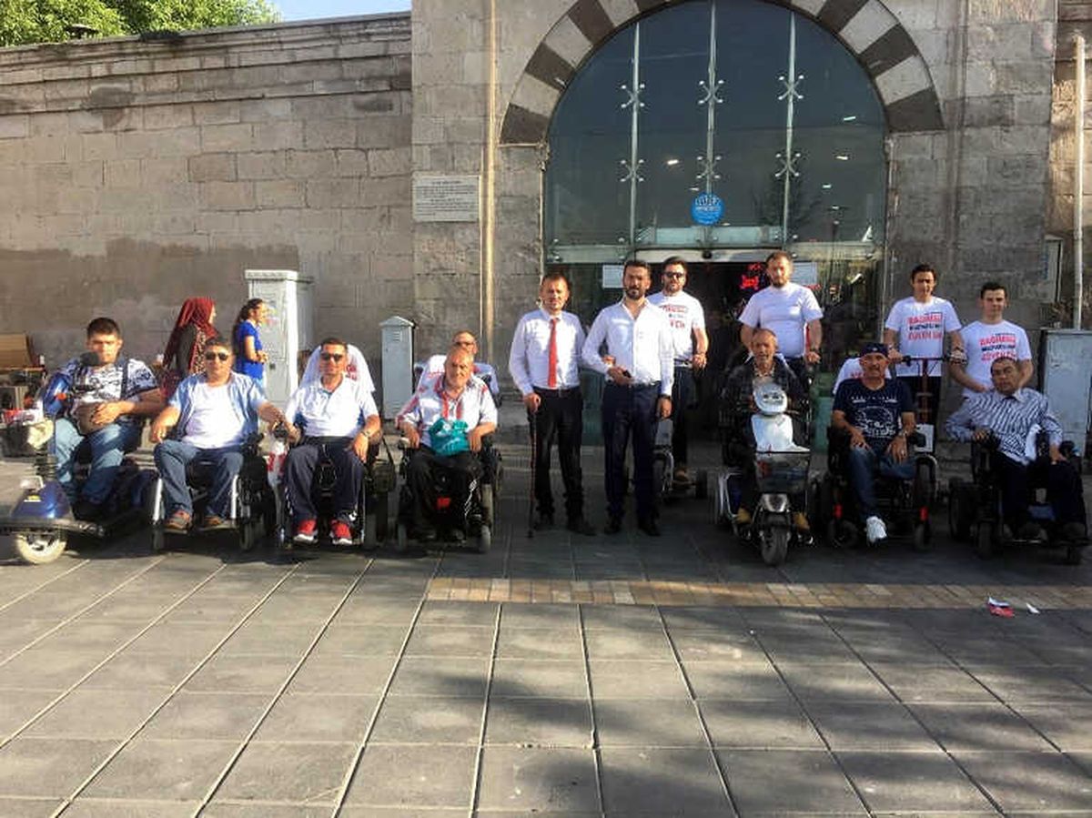 Bağımsız Adaydan Cırcırlı ve Engelli Arabalarıyla Seçim Kampanyası