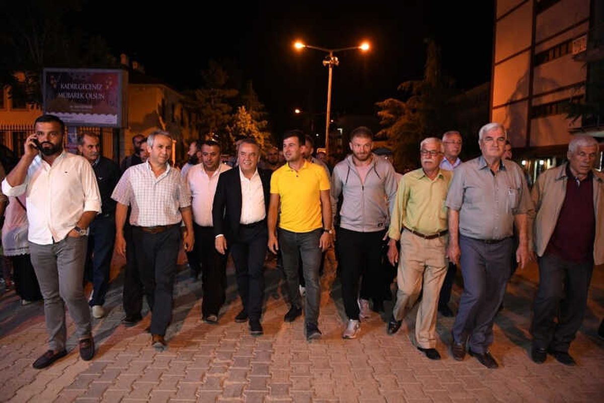 Başkan Böcek, Elmalı\'da Sahur Yaptı