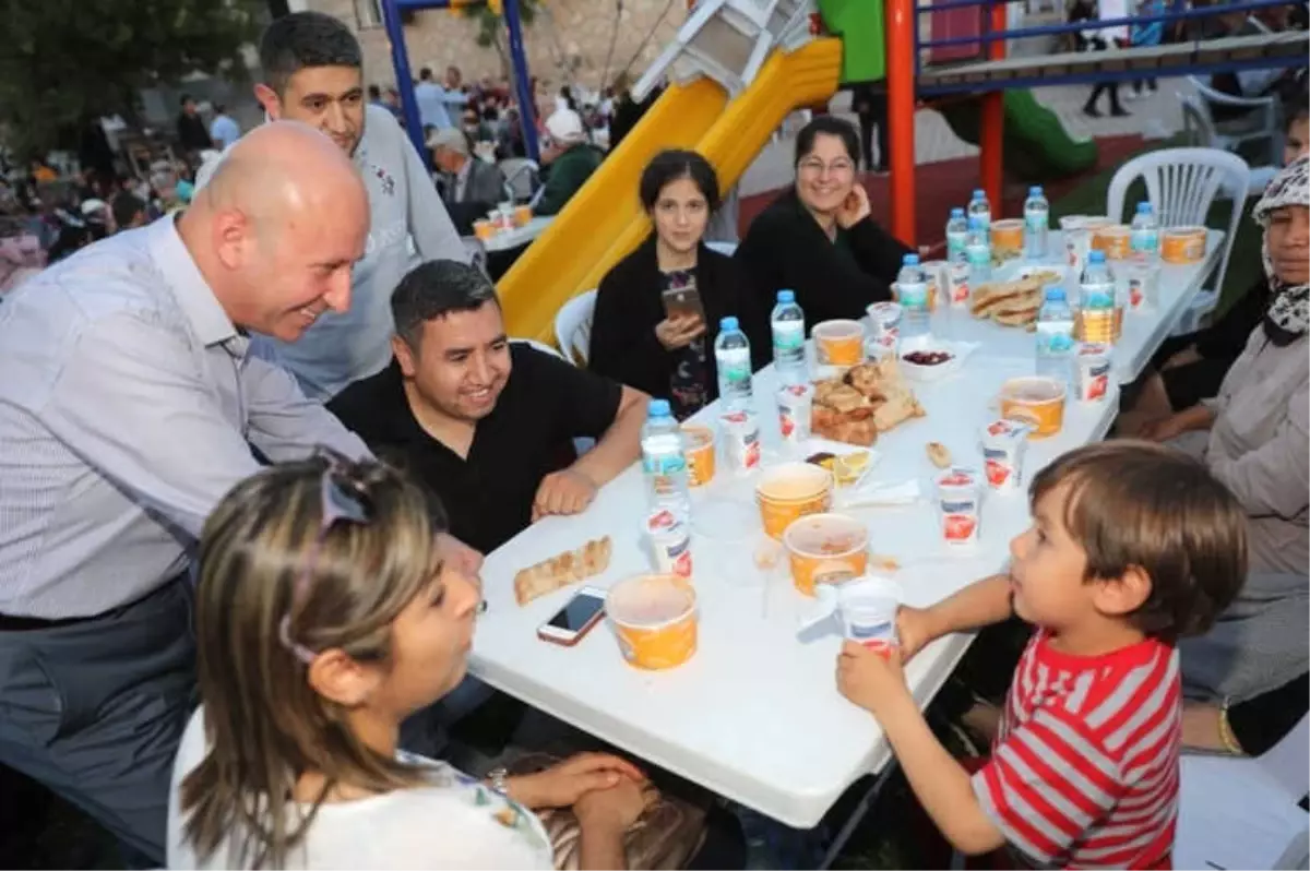 Başkan Çolakbayrakdar, Haftanın 7 Günü Vatandaşlarla Birlikte