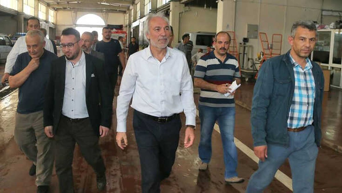 Başkan Saraçoğlu, Hal Esnafını Ziyaret Etti