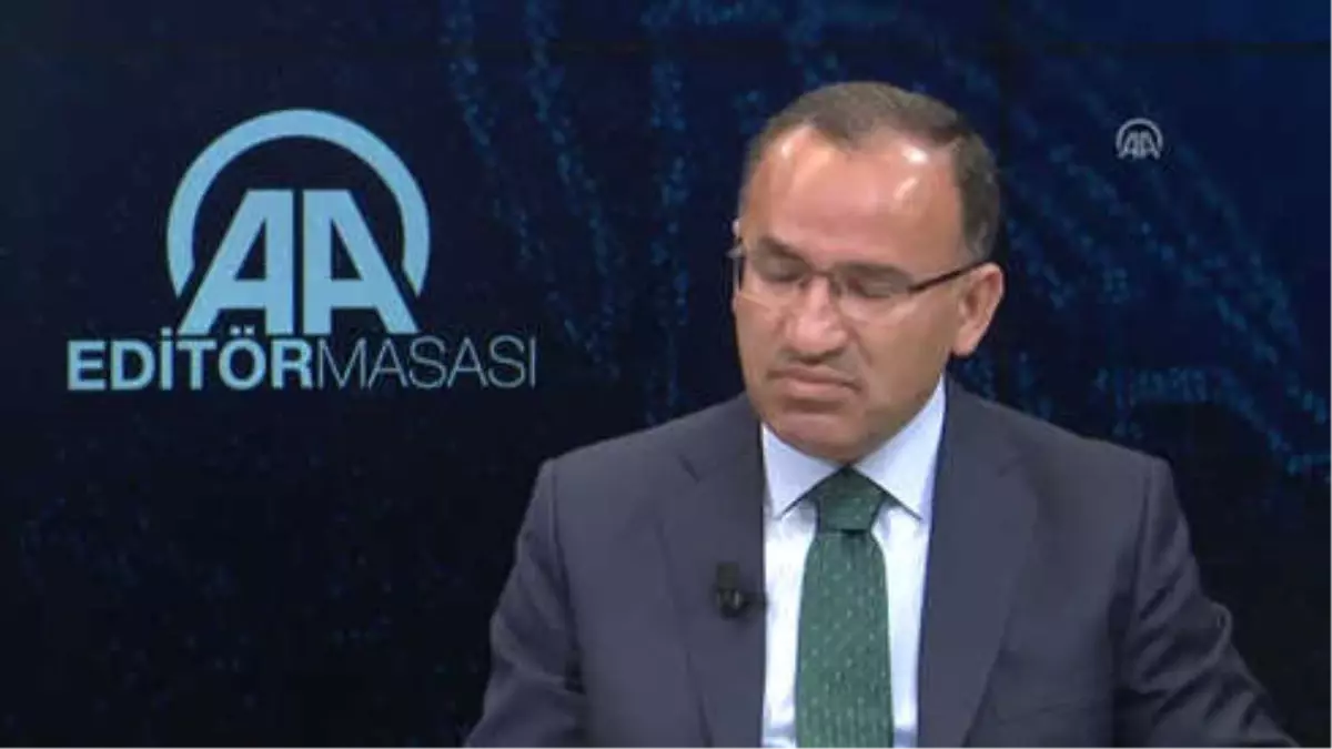 Bozdağ: "Bir Ordu Komutanının Kendi Silahlı Kuvvetlerinin Başkomutanını Alkışlamasından Daha Doğal...