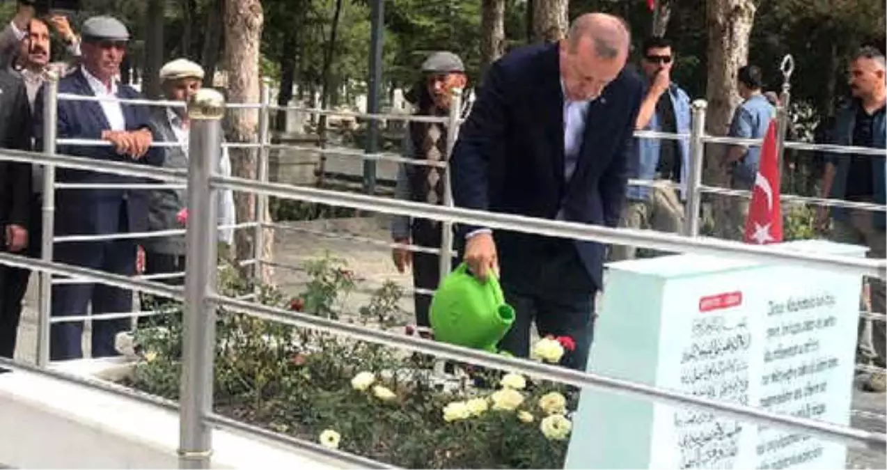 Erdoğan, Darbe Girişiminin Seyrini Değiştiren Ömer Halisdemir\'in Mezarını Ziyaret Etti