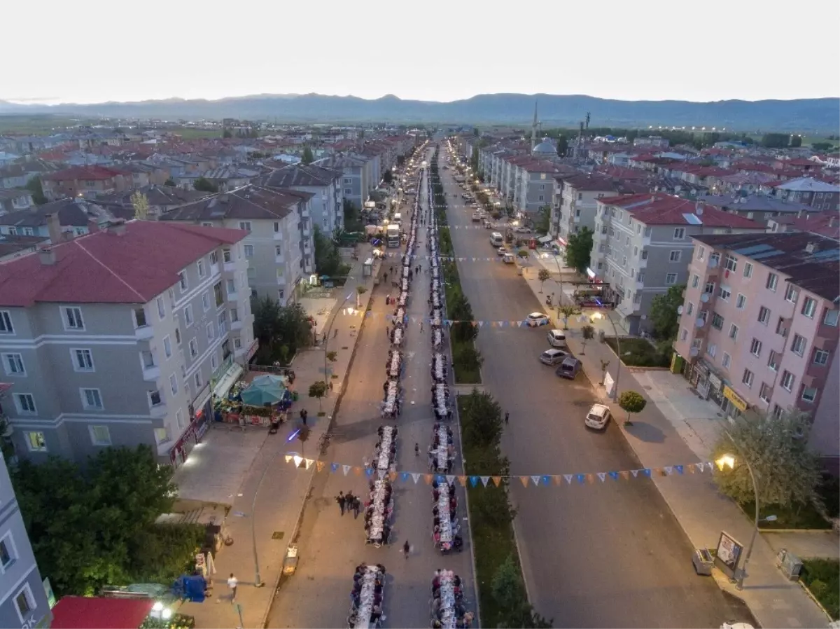 Doğu\'nun En Büyük Mesire Alanı İftarda Görücüye Çıktı