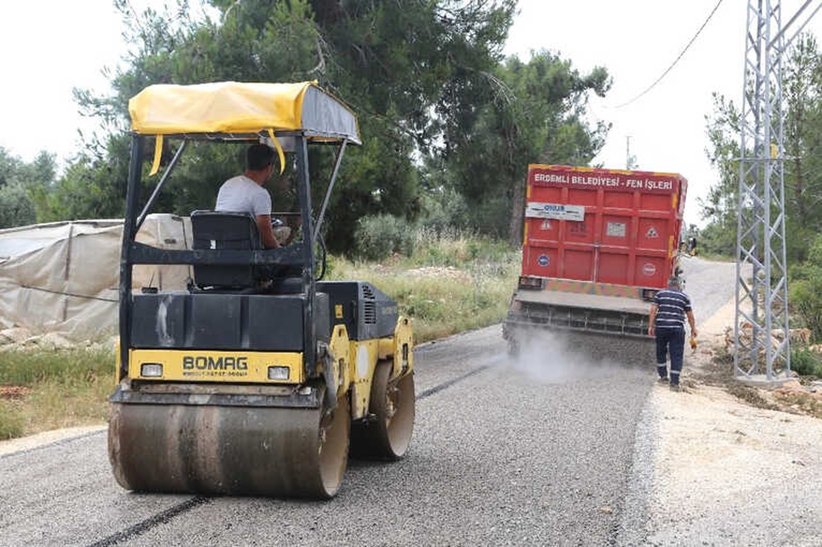 Erdemli\'de Asfalt Çalışmaları Hız Kesmiyor