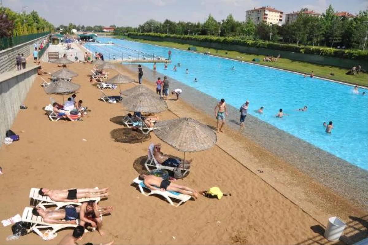 Eskişehir\'de Yapay Plaj Sezonu Açılıyor