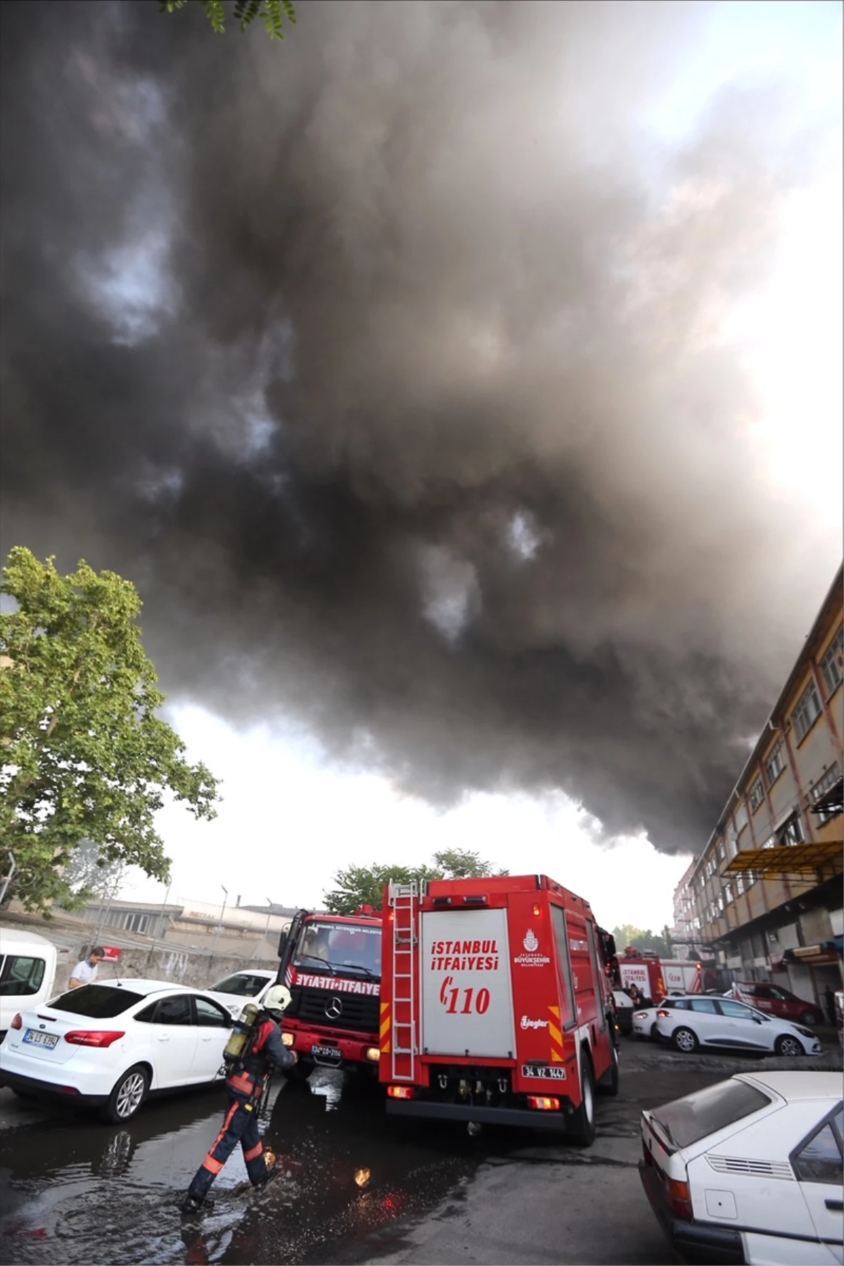 Güncelleme 3- İstanbul\'da Fabrika Yangını