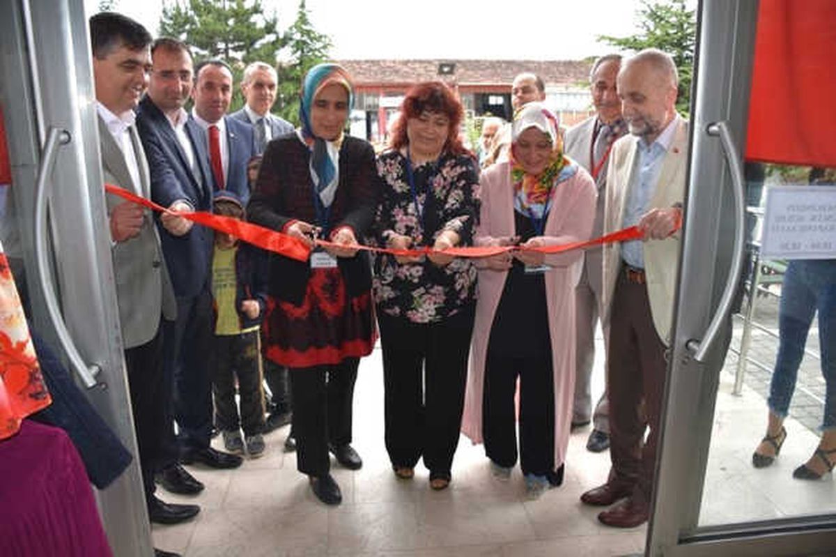 Halk Eğitim Merkezi\'nin Yıl Sonu Sergisinin Açılışı Yapıldı