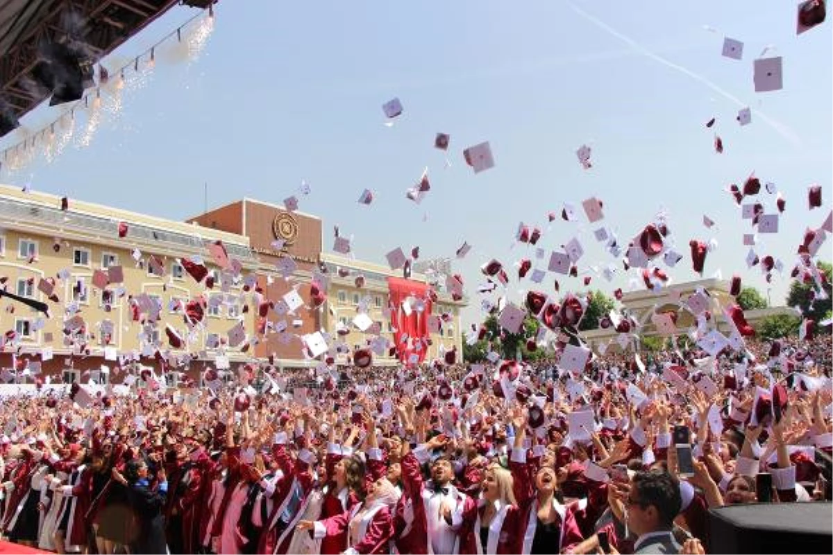 İaü 13. Dönem Mezunlarını Verdi