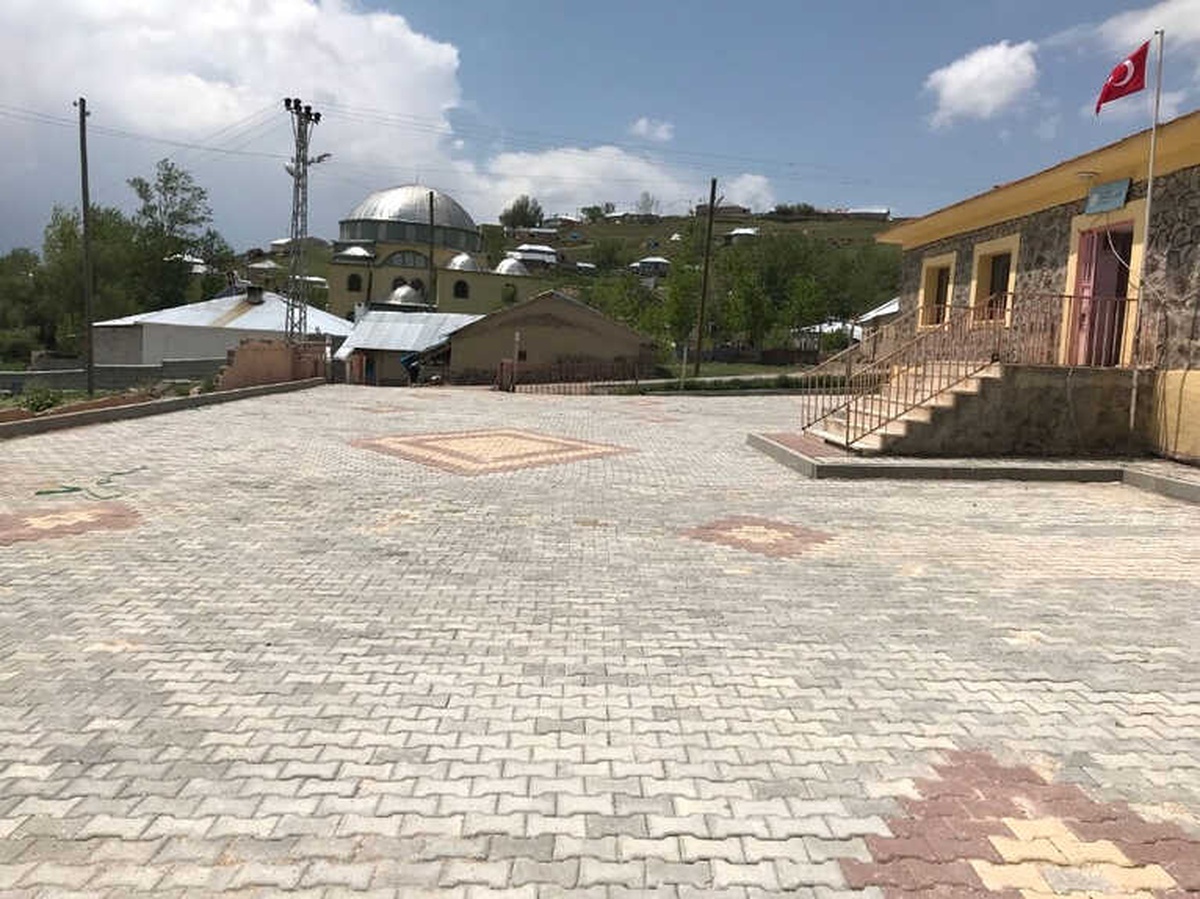 İpekyolu Belediyesinden Yol Yapım Çalışması