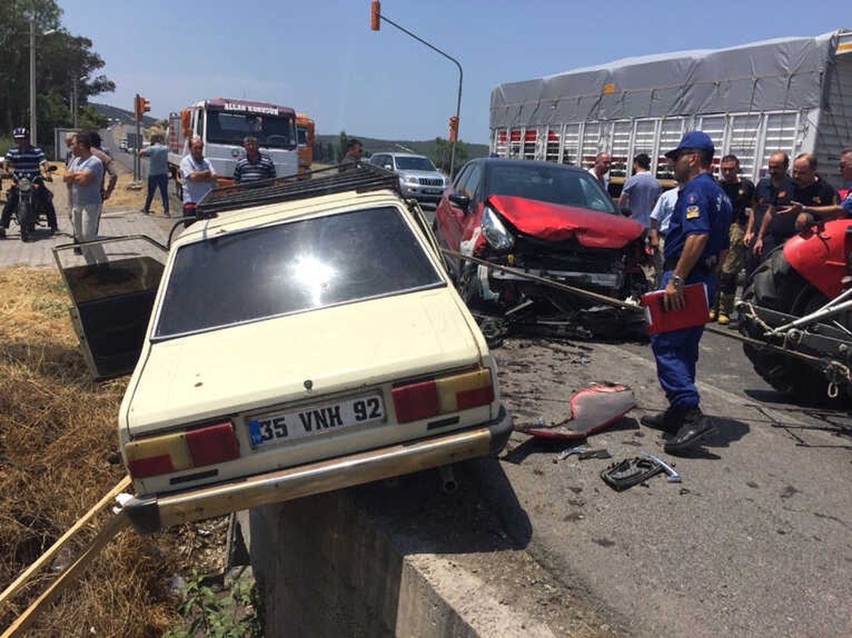 İzmir\'de Ehliyetsiz Sürücü Kaza Yaptı: 1 Yaralı