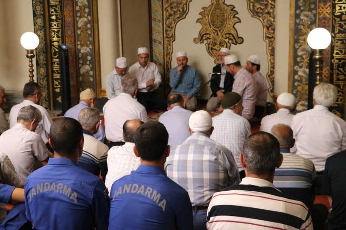 Jandarma Kadir Gecesi\'nde Şehit Silah Arkadaşlarını Unutmadı