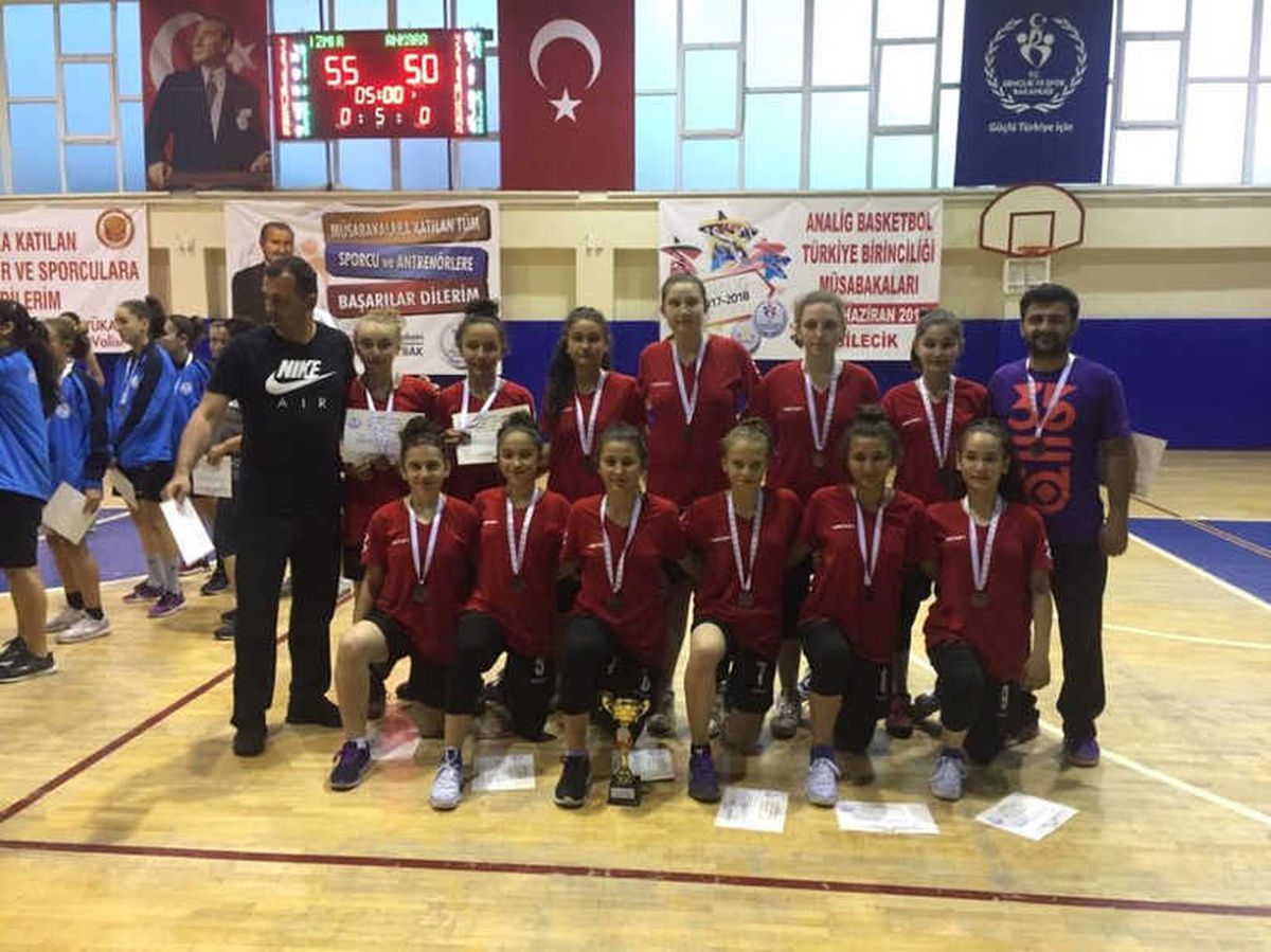 Küçük Kızlar Türkiye Üçüncüsü Oldu