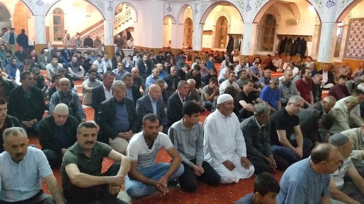Kulu\'da Kadir Gecesinde Camiler Dolup Taştı