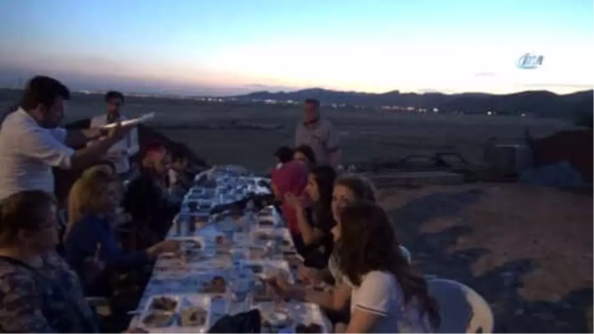 Mardin\'de Yerel Tohumda İlk Hasat Yapıldı; Kadınlar Ekti, Kadınlar Biçti