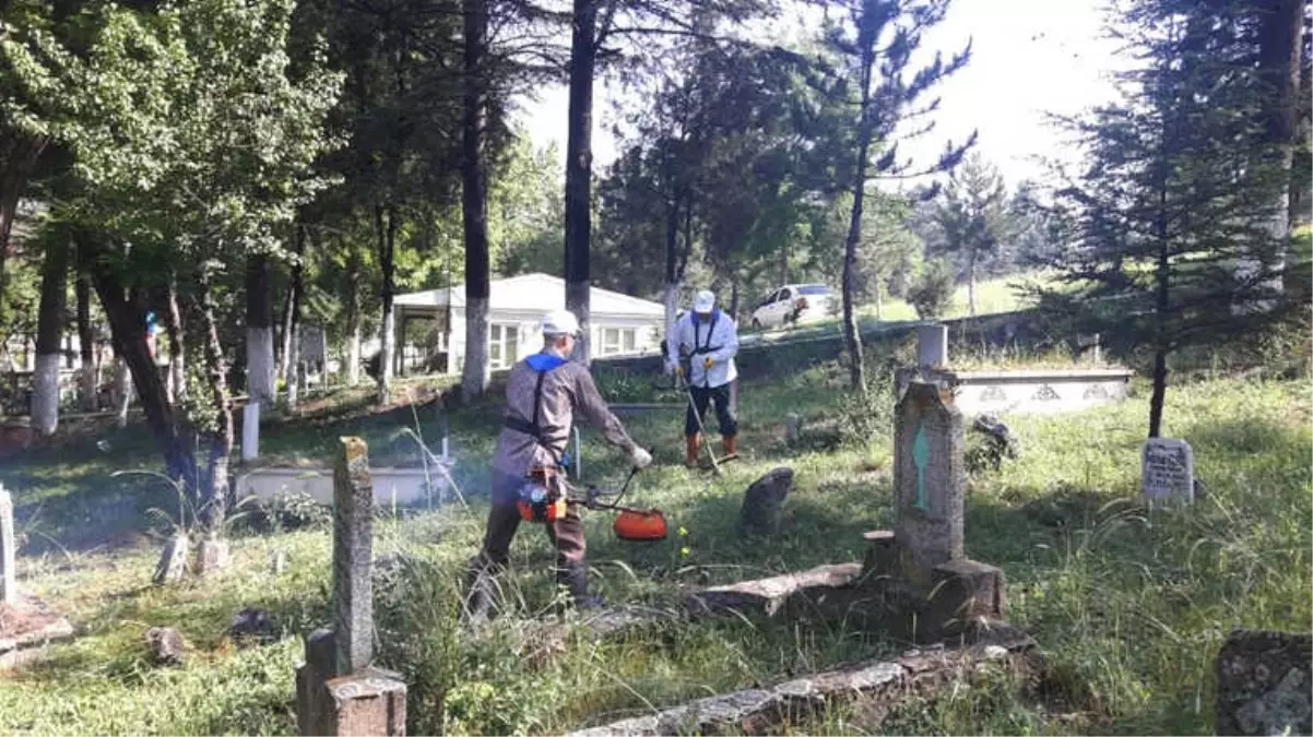 Mezarlık Bayram Ziyaretleri İçin Hazırlandı