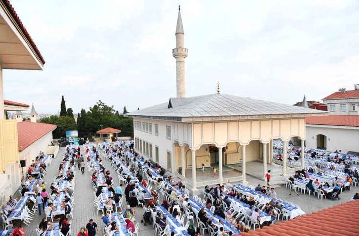 Okçular Tekkesi\'nde 5 Bin Kişilik Dev İftar