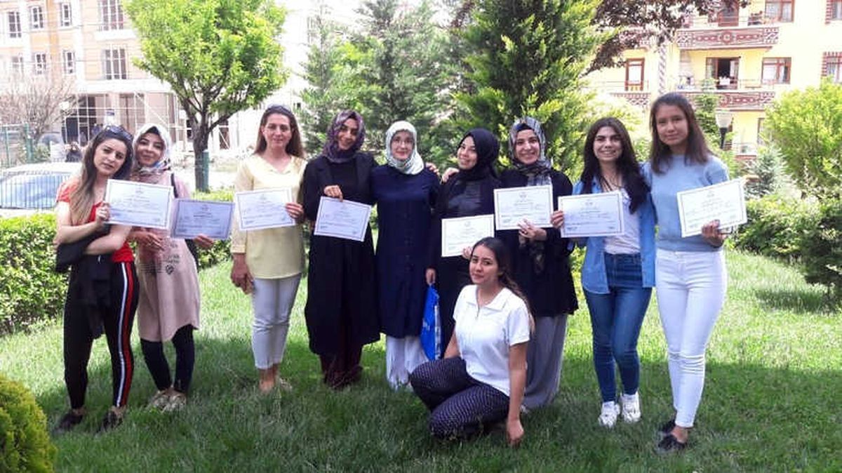 Pursaklar\'da 29 Kursiyer Bilgisayar Sertifikası Aldı